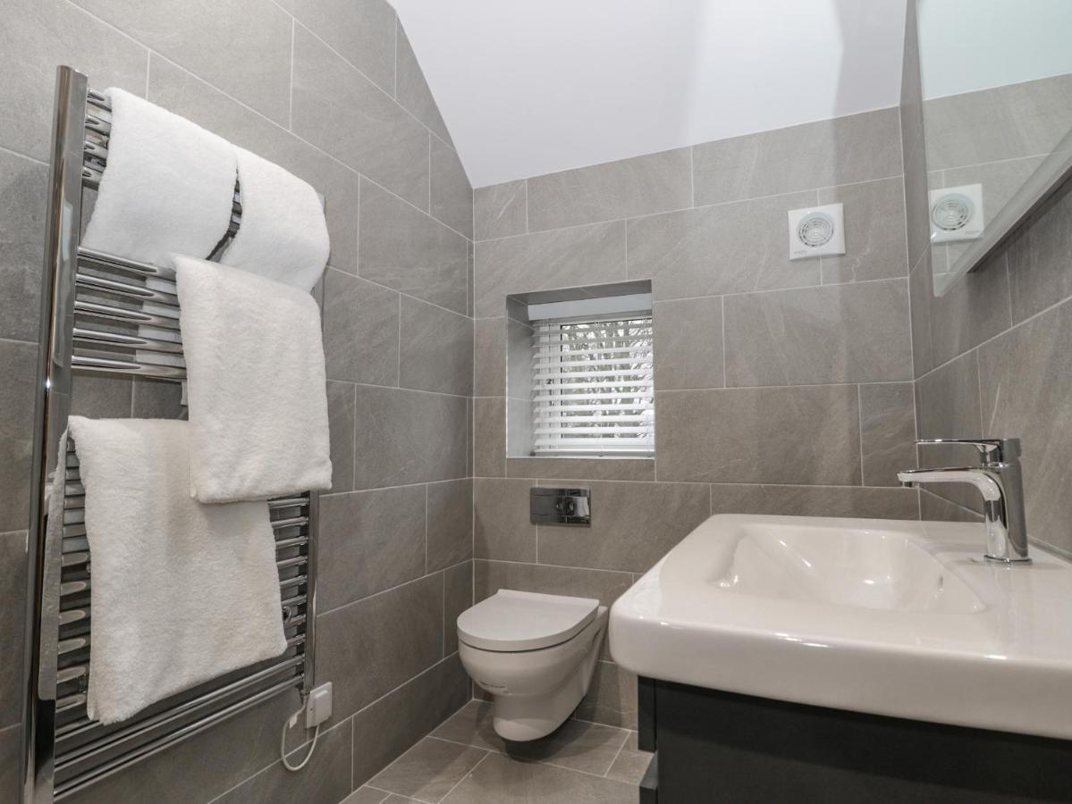 The Grooms Cottage York Bagian luar foto