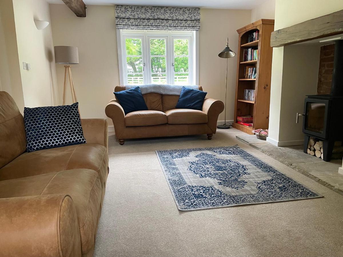 The Grooms Cottage York Bagian luar foto